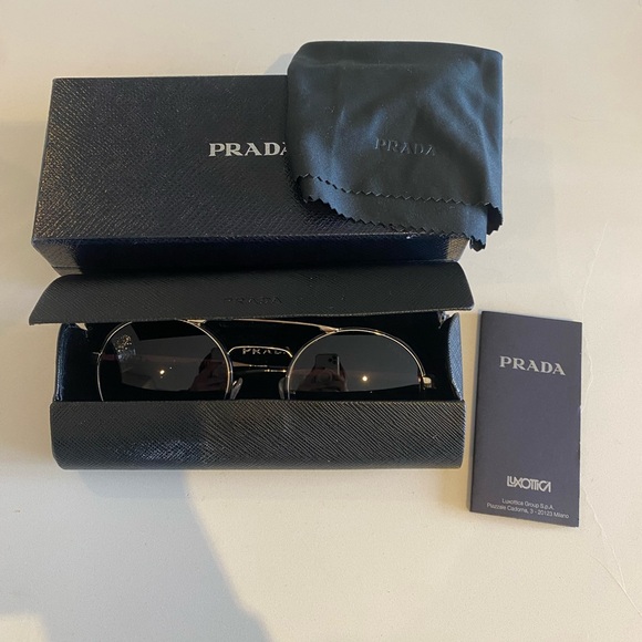 Prada sunglasses - Picture 5 of 6